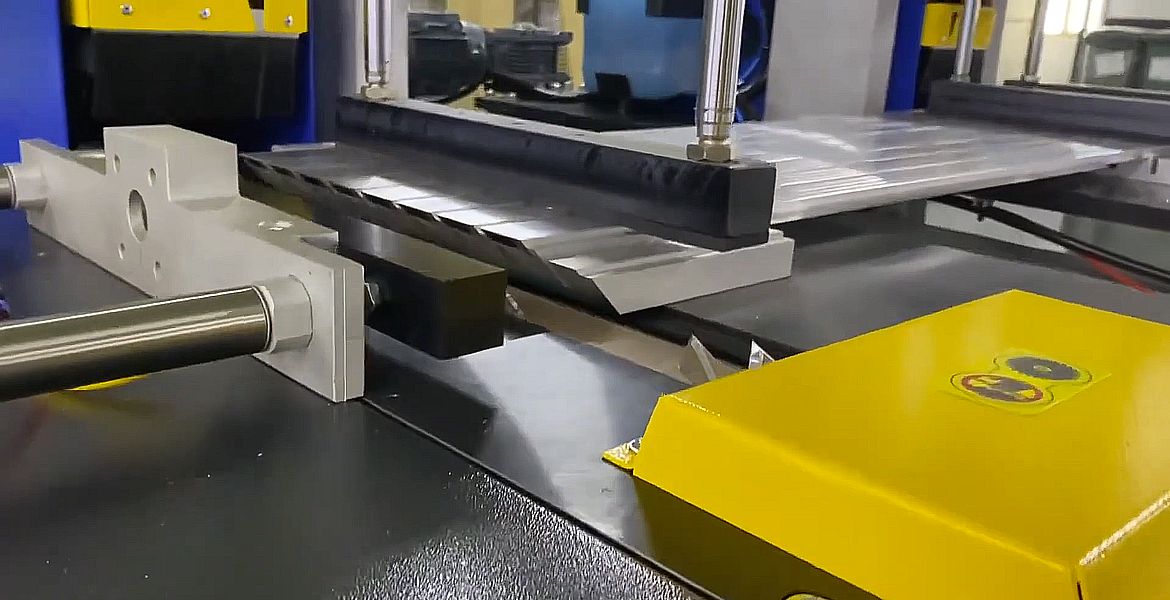 Двухголовая пила Ozgenc ALU 500 с дисками (Ø 500 мм) для нарезки алюминия под 45° и 90°